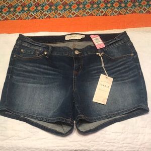 Torrid Shorts Size 14